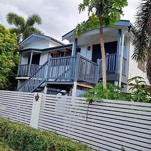 https://homestay-at-julies.queenslandhotels.net