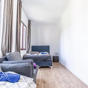 https://villa-comfy-rooms-in-shared-with-terrace-and-garden.vienna-besthotels.com