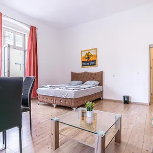 https://apt-6-min-to-amusement-park-economy-rooms-in-shared.vienna-besthotels.com
